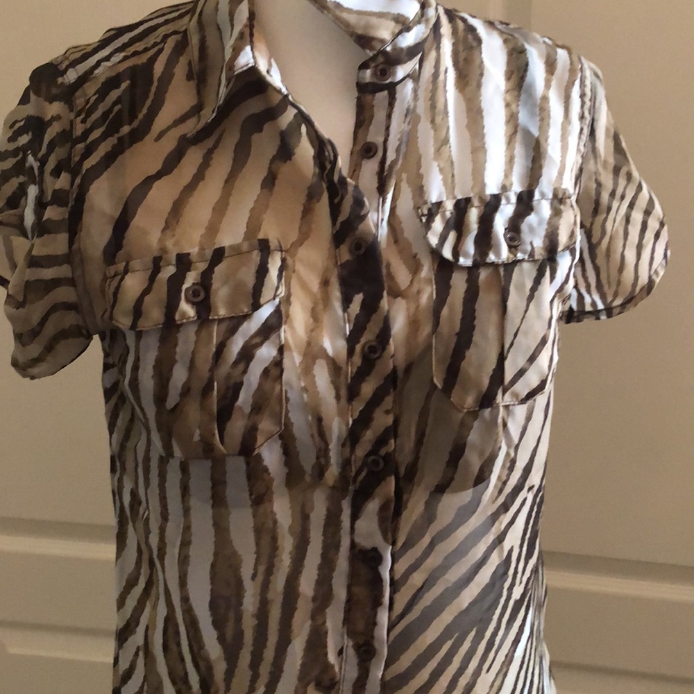 🌼 Sheer Animal Print Button Down Blouse - Size M - Picture 10 of 12